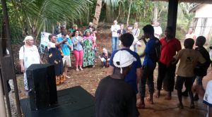 Les familles, heureuses de voir le spectacle de leurs enfants