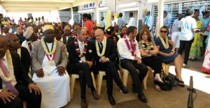 Entouré d'un parterre d'invités, le PDG Philippe Whal du groupe la Poste attendu sur les développements à venir à Mayotte