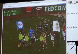 Olivier Lamarre (au centre) au début de son premier match retransmis par Canal+