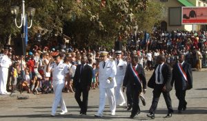 L'arrivée du préfet, des parlementaire et du maire de Mamoudzou
