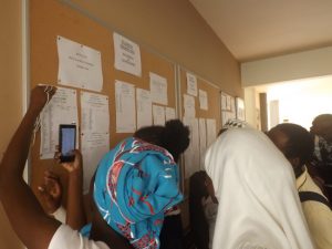 Photos et selfies pour immortaliser les résultats du bac... pour les admis