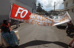 "Non à l'esclavage dans notre société", dit une banderole de FO Somaco