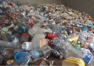 Tri sélectif Une montagne de plastique
