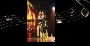 Saandati reçoit son prix de meilleure voix de Mayotte 2014 (Crédits photo : VOI)