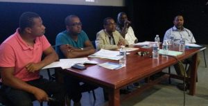 Les responsables de la DASU entourent Houdia Youssoufa responsable de la mission réussite scolaire au CD