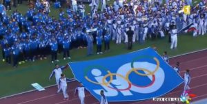 Le drapeau des Jeux passe devant la délégation de Mayotte, le 1er août dernier
