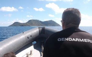 En vue de l'îlot, véritable "hub" pour les trafics de migrants des Comores