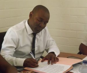 Issa Abdou paraphe le texte pour le département