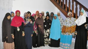 Les membres de la communauté de Saint Louis, essentiellement des jeunes femmes d'orgine mahoraise