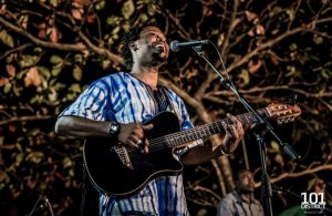 Abda et sa musique influencée par les rythmes des Comores (Photo: Milatsika/101 district)
