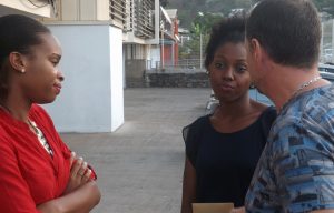 Ultimes échanges entre Ramatou, Stanisla Saïd et Franck Servel à l'issue de la réunion
