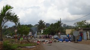 Barrage et tensions à Mtsapéré ce jeudi matin vers 11 heures (Photo: Ornella Lamberti)