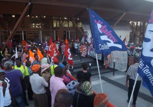 Le comité d'accueil de la ministre à l'aéroport de Pamandzi ce lundi soir