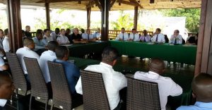 Les maires, les services de l'Etat, les forces de sécurité et de défense ce jeudi en Petite Terre autour de l'équipe préfectorale et du procureur de la République