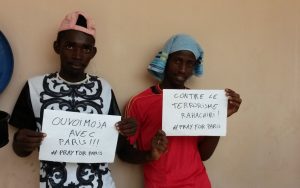 A Mamoudzou, sur la place de la République ce samedi matin : "Ouvoimoja (ensemble) avec Paris"