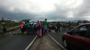 Blocage au rond point de Passamainty