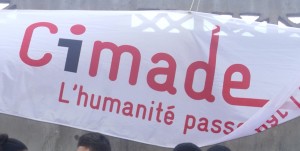 Une banderole de la Cimade