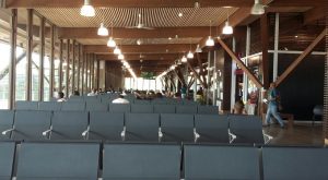 Davantage de passagers locaux, moins de personnes en transit