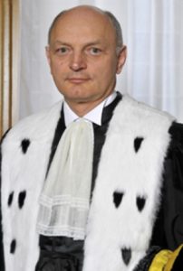 Pour la Cour des comptes, le temps est venu d'établir des priorités face à "la gravité" des enjeux