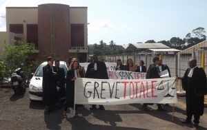 Les avocats de Mayotte en grève ce mercredi 21 octobre 2015 à Mamoudzou