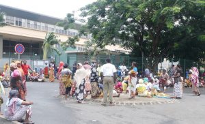 Rassemblement devant le collège de Passamainty