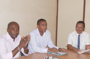 Zaïnoudine Antoyissa, Elhad Chakrina et Didier Cauret collabore avec l'association de parents d'élèves de Chiconi