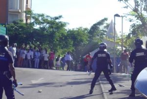 Lancer de pierres sur les policiers