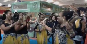 Le Mbiwi mahorais fait le spectacle au salon de l'agriculture lors de l'inauguration du stand de Mayotte