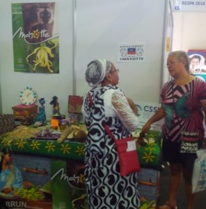 Sur le stand de Mayotte au 1er salon des seniors de La Réunion