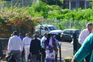 Le préfet Seymour Morsy à droite, a tenté de rattraper les maires
