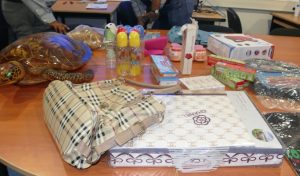 Exemple d'objets saisis pour contrefaçon : des biberons au sac à main en passant par du dentifrice