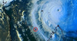 Le cyclone Fantala ce mardi matin. Mayotte est entourée en rouge (Image: Météo France)