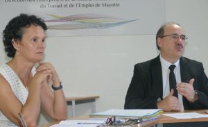Monique Grimaldi, directrice de la Dieccte, et Dominique Ledemé cherchent les outils de formation adaptés