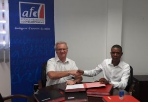 La signature d'un prêt avec la commune de Koungou en 2015