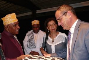 Seymour Morsy aura sans faille accompagné les cadis. Ici au centre, le grand-cadi Nourdine Bacar, avec El Mamouni Mohamed Nassur et Leïla Al Ardah-Miri, professeur d'arabe 