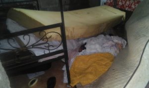 L'intérieur d'une case dont la famille a été chassée (Photo: D.R.)