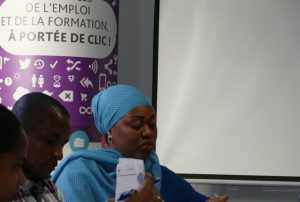 Mariama, conseillère en indemnisation à Pôle emploi essaie de traiter les dossiers en moins de 15 jours