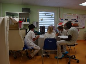 Réunion entre les sages-femmes à la maternité de Mamoudzou