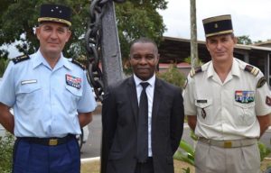 Le Général Lambert Lucas aux côtés de Thani Mohamed Soilihi et du colonel Carrères