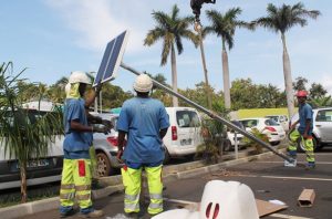 Les lampadaires à panneaux solaires expérimentés par EDM depuis février