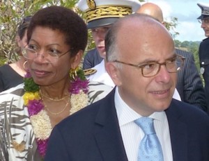 George Pau-Langevin et Bernard Cazeneuve lors de leur visite à Mayotte en juin 2014