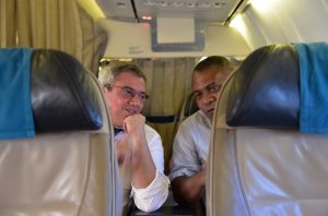 Dans l'avion vers Madagascar, Bernard Rubi de la DJSCS et Madi Vita du CROS