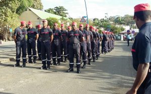 Comme les policiers, les pompiers se sont entraînés pour marcher au pas