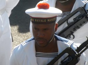 Les marins de l'élément de base navale de Mayotte dans le défilé