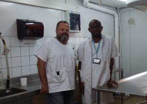 Avec Samir Ahamadi, assistant au service de médecine légale du CHM