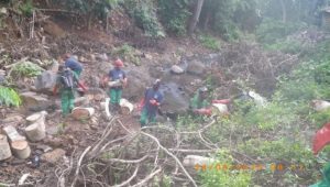 16 agents permanents interviennent sur les cours d'eau pour dégager les embâcles
