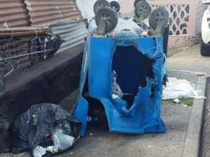Poubelles brûlées à Labattoir les 23 et 24 juillet (Photo: SIDEVAM 976)