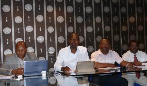 Saïd Bastoi entouré de ses collaborateurs, initiateurs de l'enquête sur l'activité des PME-TPE