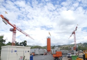 Les grues du Centre d'affaires de Kawéni