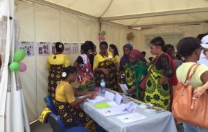 Les femmes présentes en nombre pour écouter les témoignages et les messages d'information ce samedi matin à Mamoudzou